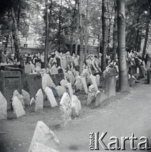 Lata 60., Kraków, Polska.
Remuh - cmentarz żydowski na krakowskim Kazimierzu.
Fot. Marek Zürn, zbiory Fundacji Ośrodka KARTA