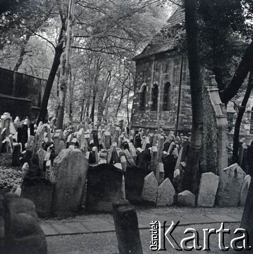 Lata 60., Kraków, Polska.
Remuh - cmentarz żydowski na krakowskim Kazimierzu.
Fot. Marek Zürn, zbiory Fundacji Ośrodka KARTA
