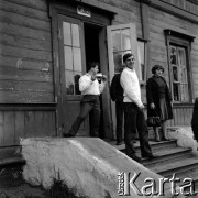 Lata 60., Warszawa, Polska.
Stacja PKP, wejście do budynku stacyjnego.
Fot. Marek Zürn, zbiory Fundacji Ośrodka KARTA