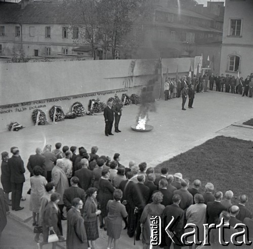 09.1969, Płock, Polska.
Uroczystość odsłonięcia Pomnika 13 Straconych, upamiętniającego członków ruchu oporu straconych w tym miejscu przez hitlerowców w 1942 roku.
Fot. Marek Zürn, zbiory Fundacji Ośrodka KARTA