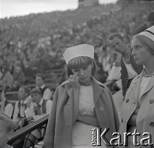 04.09.1966, Warszawa, Polska.
Centralne Dożynki (Dożynki Tysiąclecia) na stadionie X-lecia, n/z obsługa medyczna.
Fot. Marek Zürn, zbiory Fundacji Ośrodka KARTA