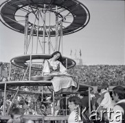 04.09.1966, Warszawa, Polska.
Centralne Dożynki (Dożynki Tysiąclecia) na stadionie X-lecia, n/z występy zespołów ludowych.
Fot. Marek Zürn, zbiory Fundacji Ośrodka KARTA