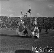 04.09.1966, Warszawa, Polska.
Centralne Dożynki (Dożynki Tysiąclecia) na stadionie X-lecia, n/z inscenizacja walki rycerzy.
Fot. Marek Zürn, zbiory Fundacji Ośrodka KARTA