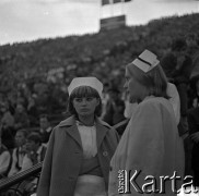 04.09.1966, Warszawa, Polska.
Centralne Dożynki (Dożynki Tysiąclecia) na stadionie X-lecia, n/z obsługa medyczna.
Fot. Marek Zürn, zbiory Fundacji Ośrodka KARTA