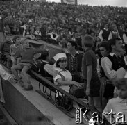04.09.1966, Warszawa, Polska.
Centralne Dożynki (Dożynki Tysiąclecia) na stadionie X-lecia, n/z obsługa medyczna.
Fot. Marek Zürn, zbiory Fundacji Ośrodka KARTA