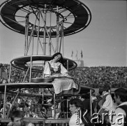04.09.1966, Warszawa, Polska.
Centralne Dożynki (Dożynki Tysiąclecia) na stadionie X-lecia, n/z występy zespołów ludowych.
Fot. Marek Zürn, zbiory Fundacji Ośrodka KARTA