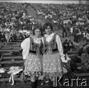 04.09.1966, Warszawa, Polska.
Centralne Dożynki (Dożynki Tysiąclecia) na stadionie X-lecia, n/z występy zespołów ludowych.
Fot. Marek Zürn, zbiory Fundacji Ośrodka KARTA