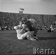04.09.1966, Warszawa, Polska.
Centralne Dożynki (Dożynki Tysiąclecia) na stadionie X-lecia, n/z występy zespołów ludowych.
Fot. Marek Zürn, zbiory Fundacji Ośrodka KARTA