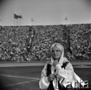 04.09.1966, Warszawa, Polska.
Centralne Dożynki (Dożynki Tysiąclecia) na stadionie X-lecia, n/z występy zespołów ludowych.
Fot. Marek Zürn, zbiory Fundacji Ośrodka KARTA