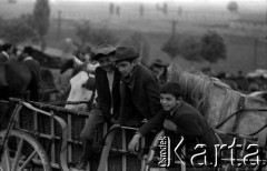 Lata 60., miejsce nieznane.
Jarmark cygański.
Fot. Marek Zürn, zbiory Fundacji Ośrodka KARTA