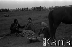 Lata 60., miejsce nieznane.
Jarmark cygański.
Fot. Marek Zürn, zbiory Fundacji Ośrodka KARTA
