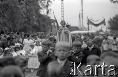Lata 60., Biała Podlaska, Polska.
Procesja w Boże Ciało.
Fot. Marek Zürn, zbiory Fundacji Ośrodka KARTA
