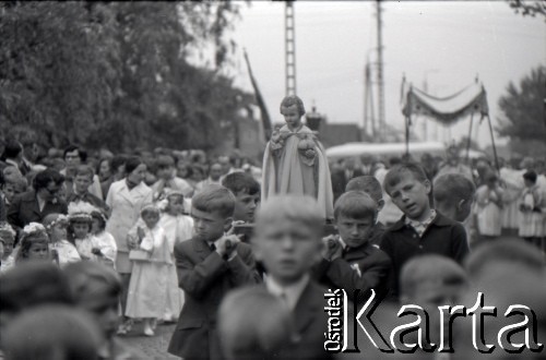 Lata 60., Biała Podlaska, Polska.
Procesja w Boże Ciało.
Fot. Marek Zürn, zbiory Fundacji Ośrodka KARTA