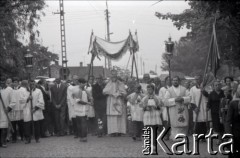 Lata 60., Biała Podlaska, Polska.
Procesja w Boże Ciało.
Fot. Marek Zürn, zbiory Fundacji Ośrodka KARTA