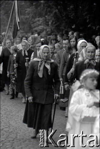 Lata 60., Biała Podlaska, Polska.
Procesja w Boże Ciało.
Fot. Marek Zürn, zbiory Fundacji Ośrodka KARTA