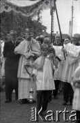 Lata 60., Biała Podlaska, Polska.
Procesja w Boże Ciało.
Fot. Marek Zürn, zbiory Fundacji Ośrodka KARTA
