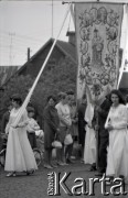 Lata 60., Biała Podlaska, Polska.
Procesja w Boże Ciało.
Fot. Marek Zürn, zbiory Fundacji Ośrodka KARTA