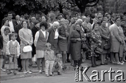 Lata 60., Biała Podlaska, Polska.
Procesja w Boże Ciało.
Fot. Marek Zürn, zbiory Fundacji Ośrodka KARTA