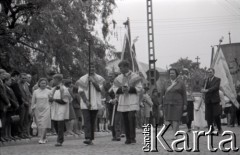 Lata 60., Biała Podlaska, Polska.
Procesja w Boże Ciało.
Fot. Marek Zürn, zbiory Fundacji Ośrodka KARTA
