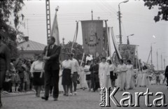 Lata 60., Biała Podlaska, Polska.
Procesja w Boże Ciało.
Fot. Marek Zürn, zbiory Fundacji Ośrodka KARTA