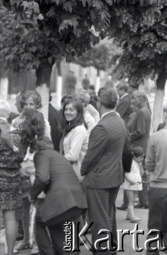 Lata 60., Biała Podlaska, Polska.
Procesja w Boże Ciało.
Fot. Marek Zürn, zbiory Fundacji Ośrodka KARTA