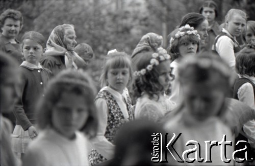 Lata 60., Biała Podlaska, Polska.
Procesja w Boże Ciało.
Fot. Marek Zürn, zbiory Fundacji Ośrodka KARTA