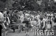Lata 60., Biała Podlaska, Polska.
Procesja w Boże Ciało.
Fot. Marek Zürn, zbiory Fundacji Ośrodka KARTA