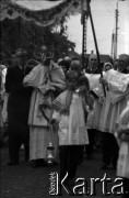 Lata 60., Biała Podlaska, Polska.
Procesja w Boże Ciało.
Fot. Marek Zürn, zbiory Fundacji Ośrodka KARTA
