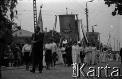 Lata 60., Biała Podlaska, Polska.
Procesja w Boże Ciało.
Fot. Marek Zürn, zbiory Fundacji Ośrodka KARTA