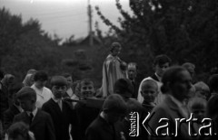 Lata 60., Biała Podlaska, Polska.
Procesja w Boże Ciało.
Fot. Marek Zürn, zbiory Fundacji Ośrodka KARTA