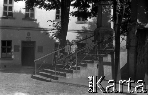 Lata 60., Stary Sącz, Polska.
Spacer po miasteczku.
Fot. Marek Zürn, zbiory Fundacji Ośrodka KARTA