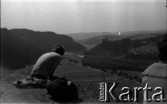 Lata 60., Czorsztyn, Polska.
Dolina Dunajca i zamek w Niedzicy - widok z zamku w Czorsztynie.
Fot. Marek Zürn, zbiory Fundacji Ośrodka KARTA