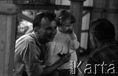 Lata 60., Warszawa, Polska.
Wesołe miasteczko na warszawskim Solcu.
Fot. Marek Zürn, zbiory Fundacji Ośrodka KARTA