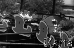 Lata 60., Warszawa, Polska.
Wesołe miasteczko na warszawskim Solcu.
Fot. Marek Zürn, zbiory Fundacji Ośrodka KARTA