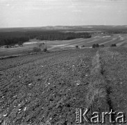 Lata 60., Lubelszczyzna, Polska.
Zaorane pole.
Fot. Marek Zürn, zbiory Fundacji Ośrodka KARTA