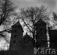 Lata 60., Czerwińsk n/Wisłą, Polska.
Opactwo kanoników regularnych, romański kościół Zwiastowania Najświętszej Marii Panny.
Fot. Marek Zürn, zbiory Fundacji Ośrodka KARTA