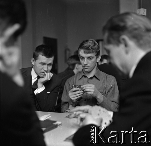 Lata 60., Warszawa, Polska.
Turniej brydżowy.
Fot. Marek Zürn, zbiory Fundacji Ośrodka KARTA