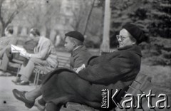 Lata 60., Warszawa, Polska.
W parku.
Fot. Marek Zürn, zbiory Fundacji Ośrodka KARTA