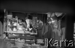 Lata 60., Warszawa, Polska.
Bazar na Pradze.
Fot. Marek Zürn, zbiory Fundacji Ośrodka KARTA