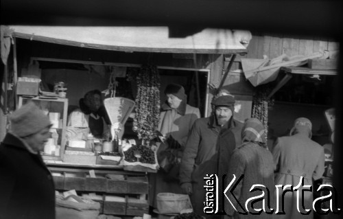 Lata 60., Warszawa, Polska.
Bazar na Pradze.
Fot. Marek Zürn, zbiory Fundacji Ośrodka KARTA