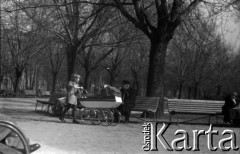 Lata 60., Warszawa, Polska.
Ogród Krasińskich.
Fot. Marek Zürn, zbiory Fundacji Ośrodka KARTA