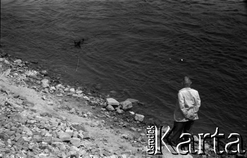 Lata 60., Warszawa, Polska.
Nad Wisłą.
Fot. Marek Zürn, zbiory Fundacji Ośrodka KARTA