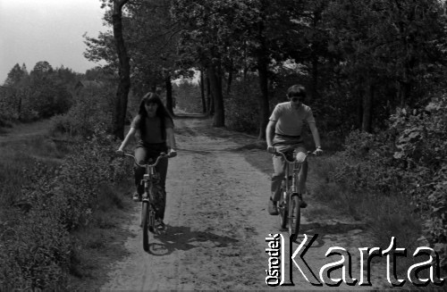 Lata 60., miejsce nieznane, Polska.
Wycieczka rowerowa.
Fot. Marek Zürn, zbiory Fundacji Ośrodka KARTA