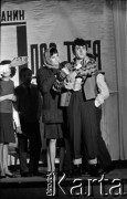 Lata 60., Warszawa, Polska.
Przedstawienie teatru studenckiego.
Fot. Marek Zürn, zbiory Fundacji Ośrodka KARTA