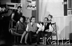 Lata 60., Warszawa, Polska.
Przedstawienie teatru studenckiego.
Fot. Marek Zürn, zbiory Fundacji Ośrodka KARTA