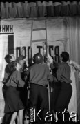 Lata 60., Warszawa, Polska.
Przedstawienie teatru studenckiego.
Fot. Marek Zürn, zbiory Fundacji Ośrodka KARTA