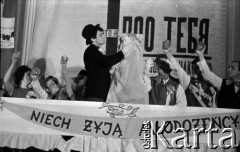 Lata 60., Warszawa, Polska.
Przedstawienie teatru studenckiego.
Fot. Marek Zürn, zbiory Fundacji Ośrodka KARTA