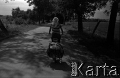 Lata 60., Mazury, Polska.
Rajd rowerowy po Mazurach.
Fot. Marek Zürn, zbiory Fundacji Ośrodka KARTA