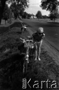 Lata 60., Mazury, Polska.
Rajd rowerowy po Mazurach.
Fot. Marek Zürn, zbiory Fundacji Ośrodka KARTA
