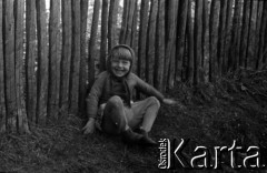 Lata 60., miejsce nieznane, Polska.
Dziecko wiejskie.
Fot. Marek Zürn, zbiory Fundacji Ośrodka KARTA